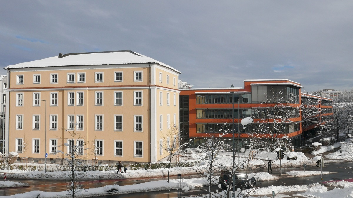 HZA-RO: Der Zoll warnt: Achtung vor nicht in Deutschland zugelassenen Feuerwerkskörpern - gesundheitliche Gefahren sowie strafrechtliche Konsequenzen - Foto: presseportal.de