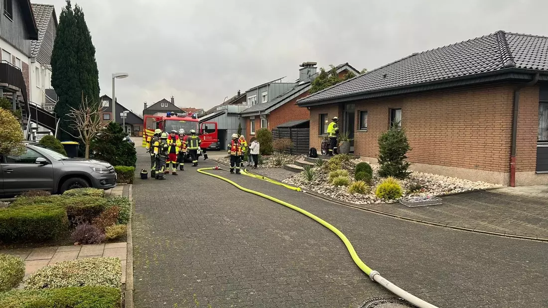 FW-WRN: FEUER_2 - LZ1 - Kaminbrand / Wände heiß / Kancken im Kamin zu hören - Bild: presseportal.de