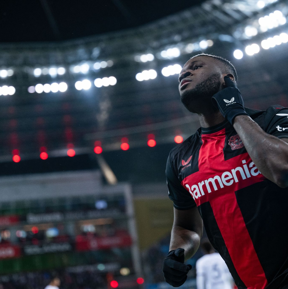 Victor Boniface jubelt nach seinem Treffer zum 4:0. - Foto: Marius Becker/dpa