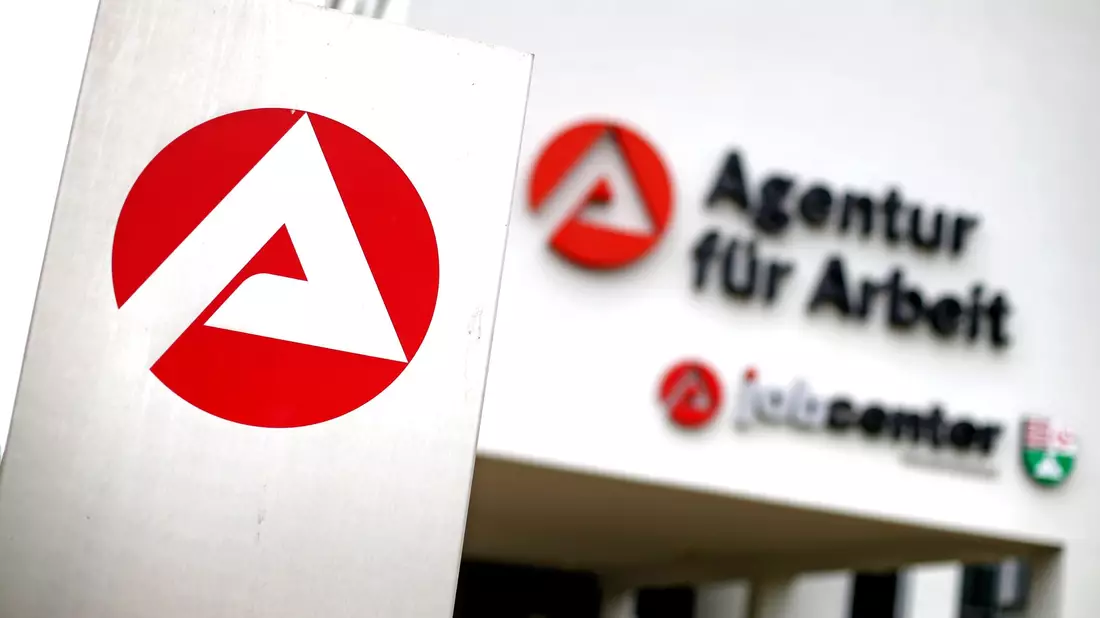 «Noch nie gingen so wenige Menschen aus Jobs neu in die Grundsicherung wie heute», sagt der Arbeitsmarktforscher Enzo Weber. - Bild: Jan Woitas/dpa-Zentralbild/dpa