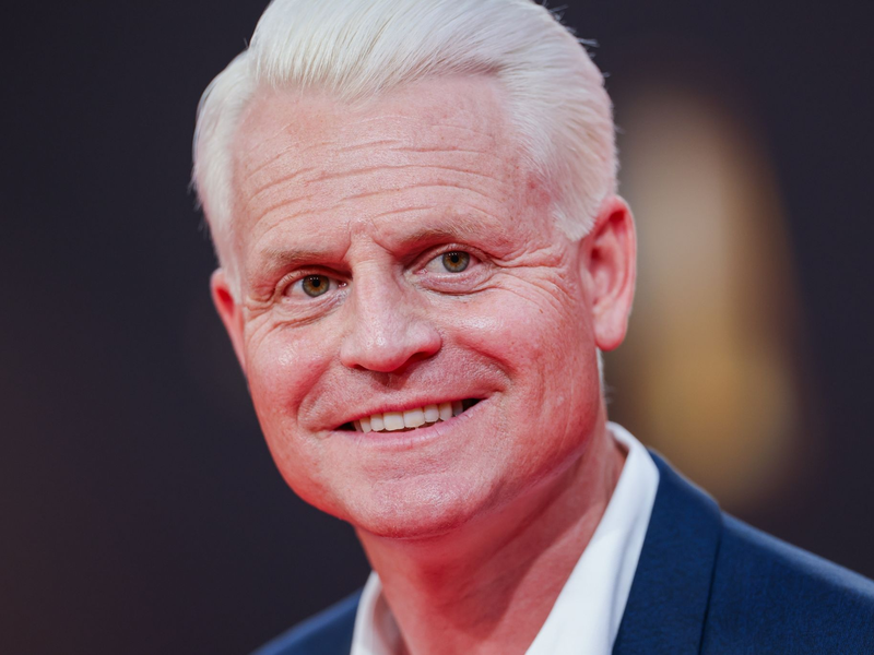 Moderator Guido Cantz schickt an Heiligabend einen Gruß aus der Küche vorweg und geht dann bereits zur Bescherung über. - Foto: Rolf Vennenbernd/dpa