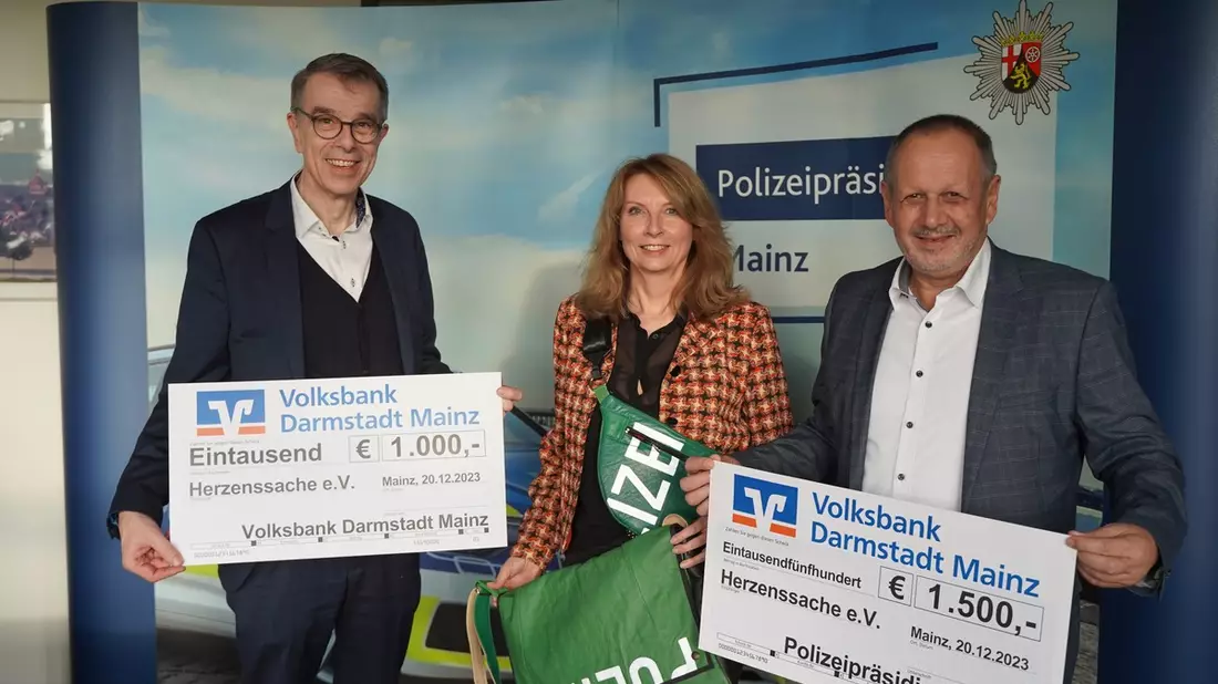 POL-PPMZ: Mainz - Herzenssache e.V. - Polizei Mainz und Volksbank Darmstadt-Mainz e.G. unterstützen gemeinsam - Bild: presseportal.de