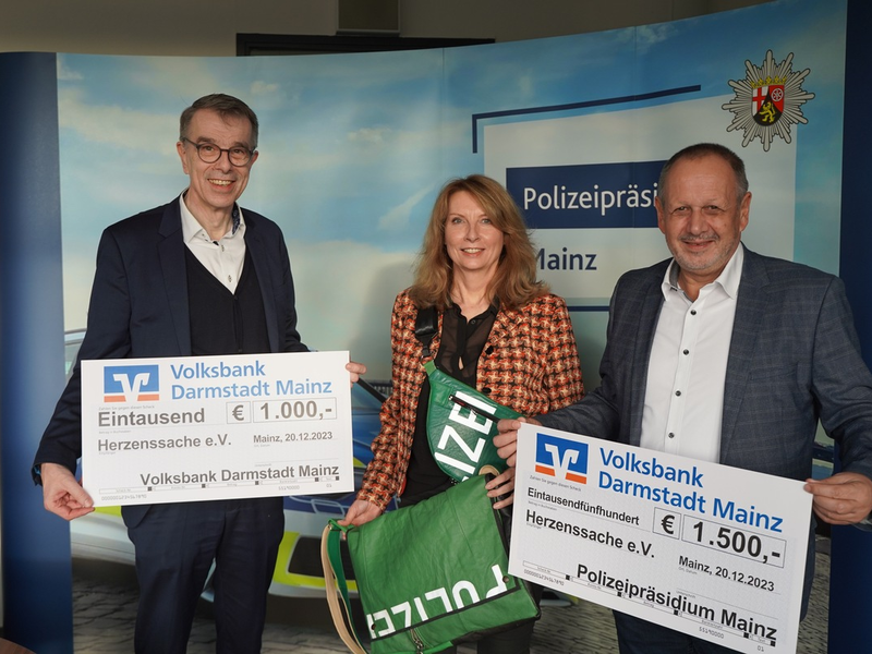 POL-PPMZ: Mainz - Herzenssache e.V. - Polizei Mainz und Volksbank Darmstadt-Mainz e.G. unterstützen gemeinsam - Foto: presseportal.de