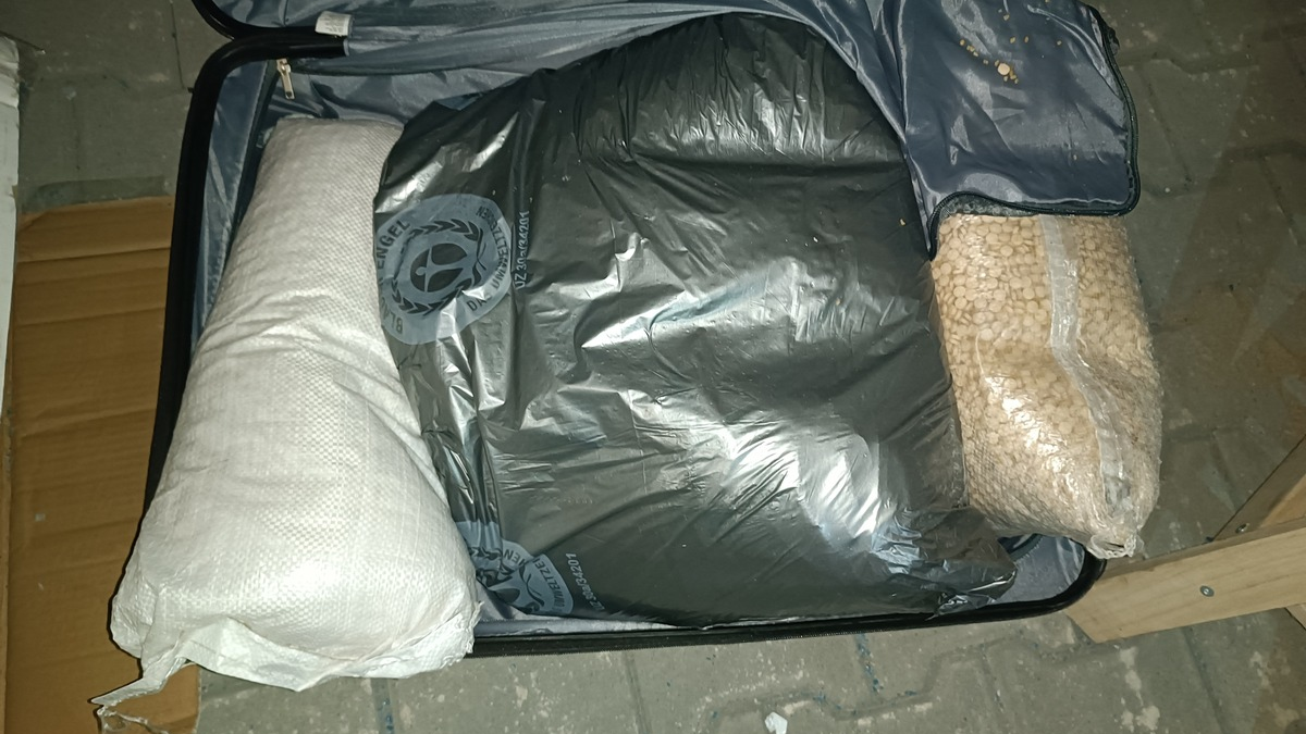 ZOLL-E: Staatsanwaltschaft Aachen und Zollfahndung Essen bislang größte Captagon Sicherstellung in Deutschland / 461 kg Captagon Tabletten im Wert von 64,5 Millionen USD sichergestellt / 4 Personen in Haft - Foto: presseportal.de