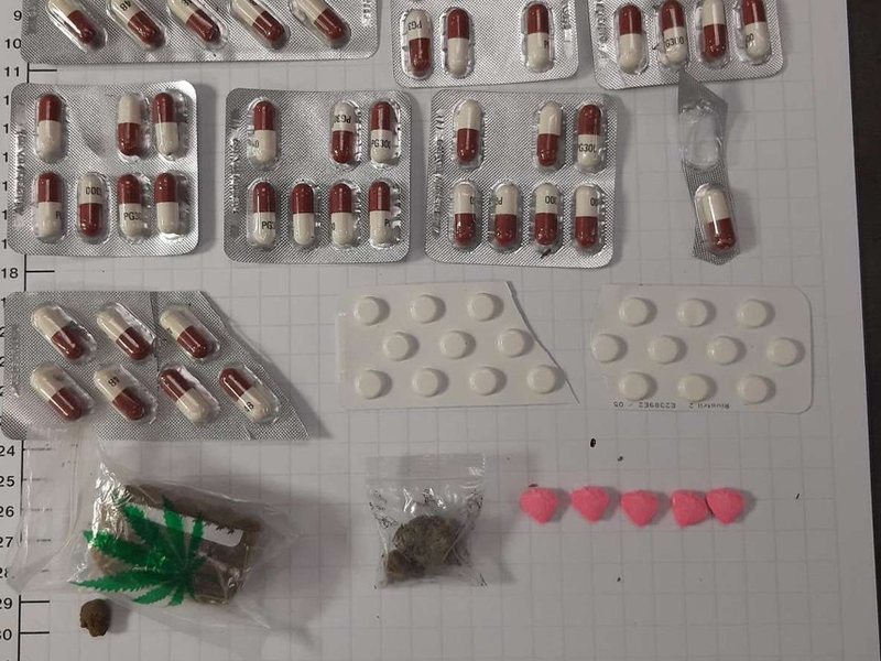 BPOL NRW: Drogen im Weihnachtsbaum - Bundespolizei nimmt 28-Jährigen fest - Foto: presseportal.de