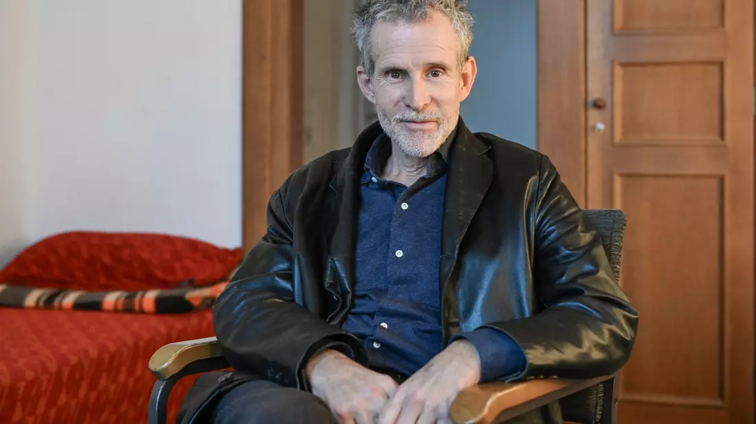 Der Schauspieler Ulrich Matthes erzählt von Weihnachten in seiner Kindheit. - Bild: Jens Kalaene/dpa