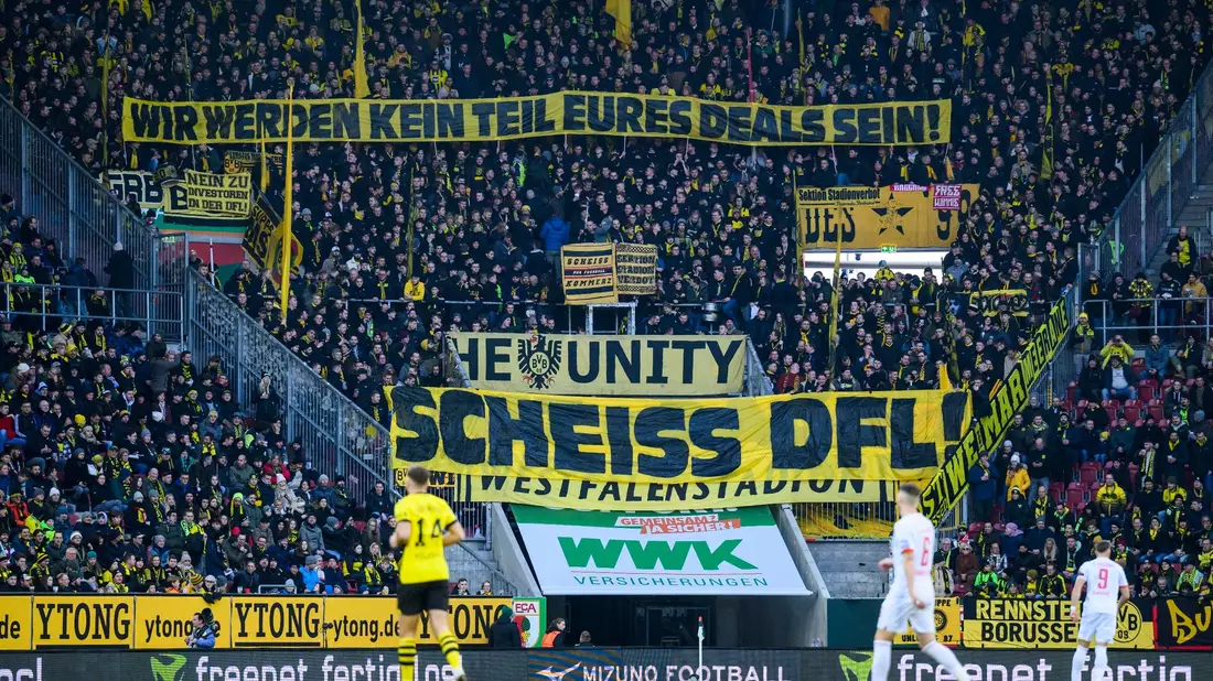 Der Ärger der Fans über einen möglichen Einstieg eines Investors bei der Deutschen Fußball Liga ist weiterhin groß. - Bild: Tom Weller/dpa