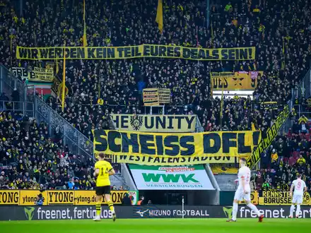 Der Ärger der Fans über einen möglichen Einstieg eines Investors bei der Deutschen Fußball Liga ist weiterhin groß. - Foto: Tom Weller/dpa
