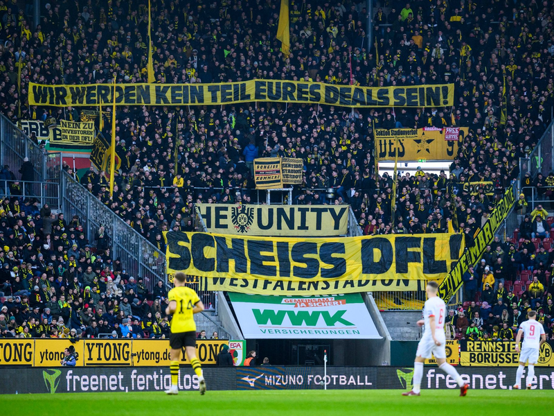 Der Ärger der Fans über einen möglichen Einstieg eines Investors bei der Deutschen Fußball Liga ist weiterhin groß. - Foto: Tom Weller/dpa