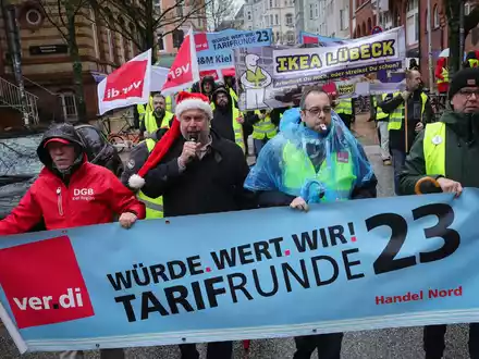 Seit Monaten kommt es im Einzelhandel immer wieder zu Warnstreiks. - Foto: Christian Charisius/dpa
