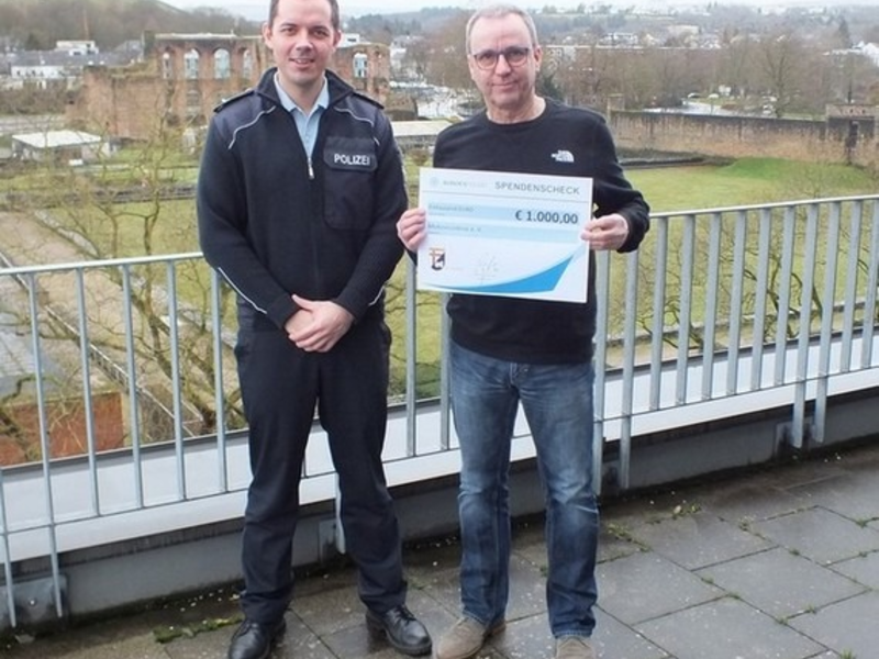 BPOL-TR: Bundespolizei Trier spendet 1.000 Euro für den Mukoviszidose e. V. - Foto: presseportal.de