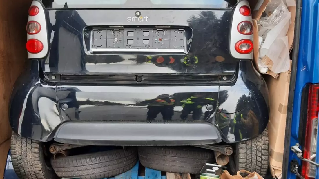 Bundespolizeidirektion München: Smarte Ladung/ Bundespolizei verfolgt Transporter nach Österreich - Bild: presseportal.de