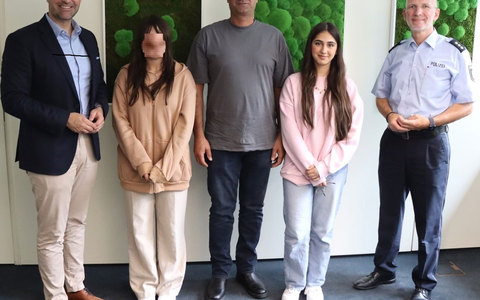 POL-MI: Landrat Ali Do?an dankt für selbstlose Rettungstat - Foto: presseportal.de