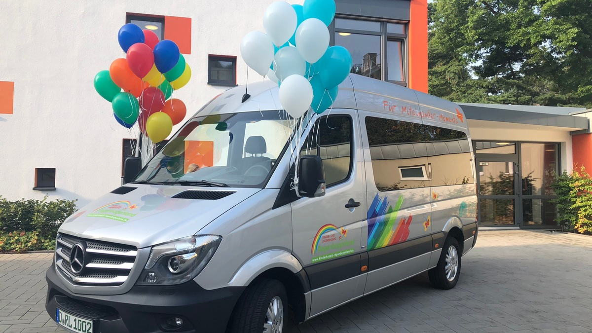 POL-D: ++Polizei bittet um Mithilfe++ Unbekannte entwendeten Krankentransportfahrzeug des Kinder- und Jugendhospizes Düsseldorf - Polizei fahndet mit Lichtbildern des gestohlenen Fahrzeuges - Foto: presseportal.de