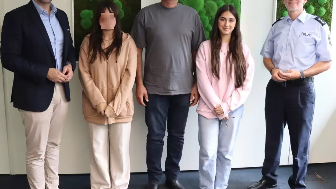 POL-MI: Landrat Ali Dogan dankt für selbstlose Rettungstat - Bild: presseportal.de