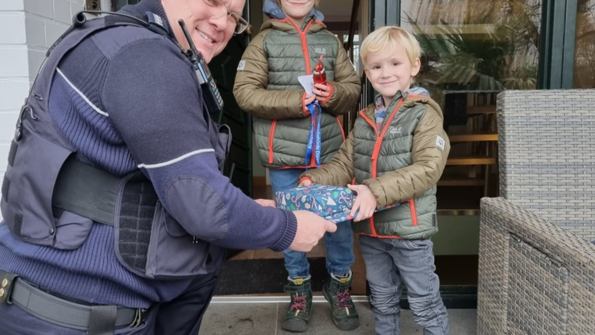 POL-DN: Kreativer Weihnachtszauber: Beim Malwettbewerb der Polizei Düren gab es nur Gewinner - Foto: presseportal.de