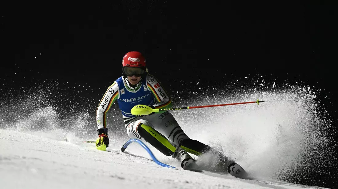 Schied beim Nachtevent in Courchevel im ersten Durchgang aus: Lena Dürr. - Bild: Jeff Pachoud/AFP/dpa