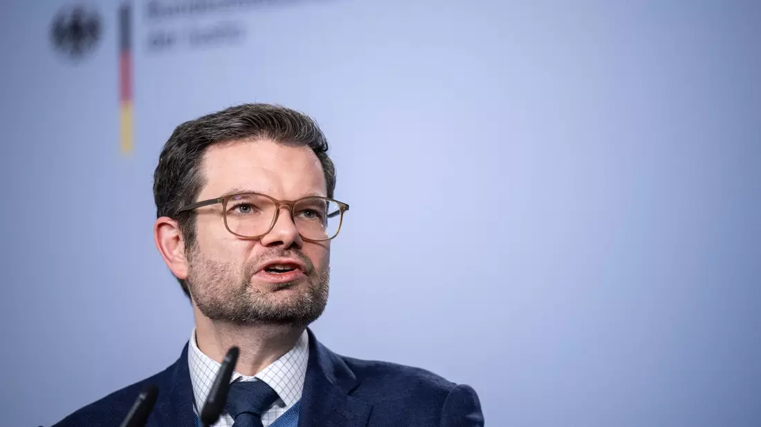 Justizminister Marco Buschmann (FDP) will dem Lieferkettengesetz der EU nicht zustimmen. - Bild: Hannes P. Albert/dpa