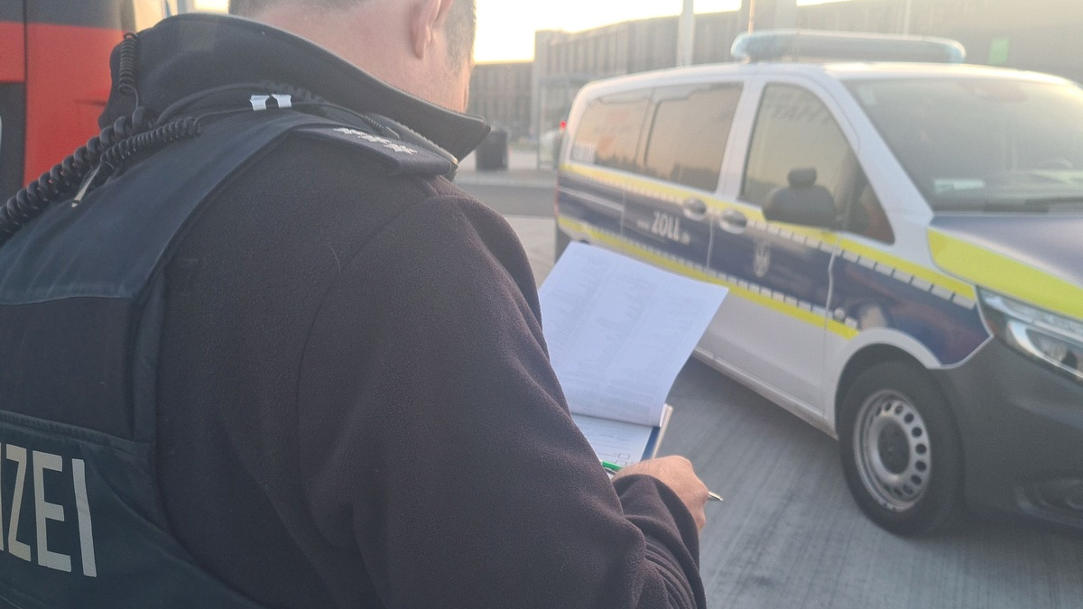 HZA-F: Gemeinsame Kontrollen von Polizei und Zoll am Frankfurter Flughafen- Bus und Personenbeförderung im Fokus - Foto: presseportal.de