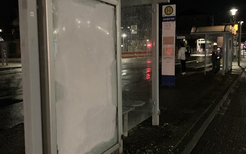 POL-DN: Bushaltestelle mit Gullideckel beworfen - Foto: presseportal.de