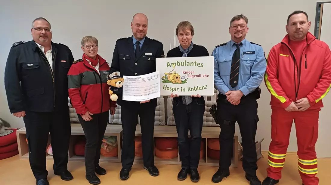 POL-PPKO: Team des Bopparder Blaulichttages spendet an das Ambulante Kinderhospiz in Koblenz - Bild: presseportal.de