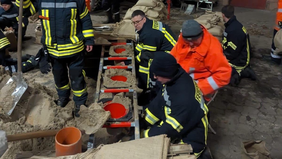 FW-ROW: Drei Einsätze in einer Nacht - Hochwasser - Foto: presseportal.de
