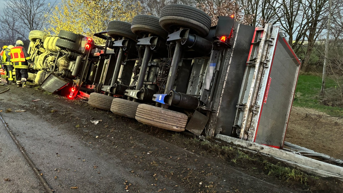 POL-DEL: Autobahnpolizei Ahlhorn: BILDMATERIAL zu Sattelzug kommt im Bereich der Gemeinde Hatten von der Autobahn 28 ab - Foto: presseportal.de