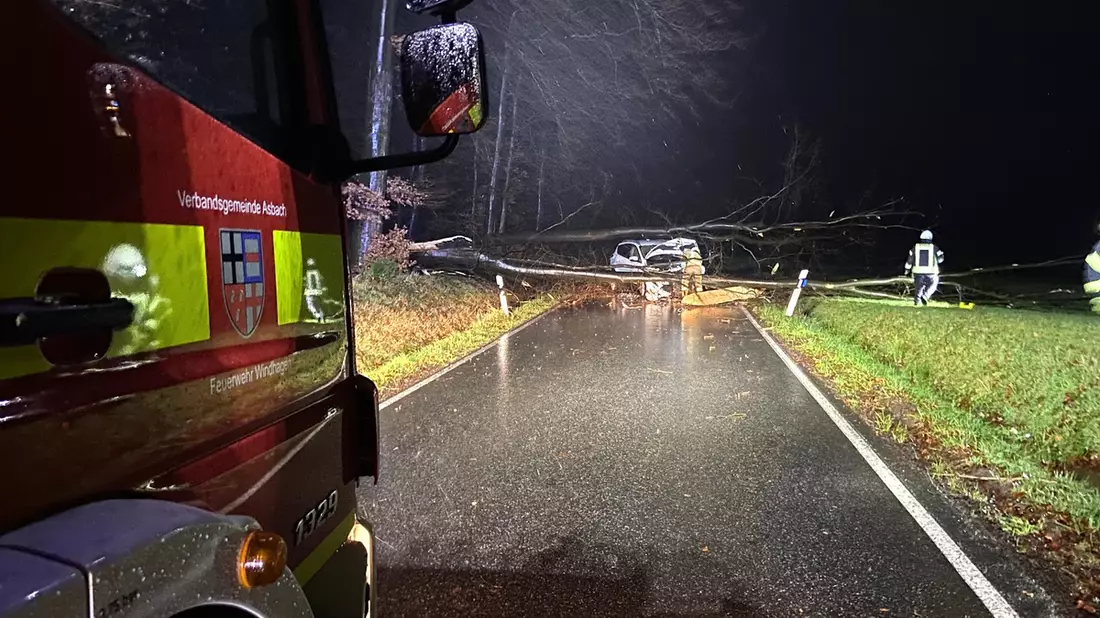 FW VG Asbach: Sturmtief Zoltan fordert die Feuerwehren / Kontrolle der Pegelstände an der Wied - Bild: presseportal.de