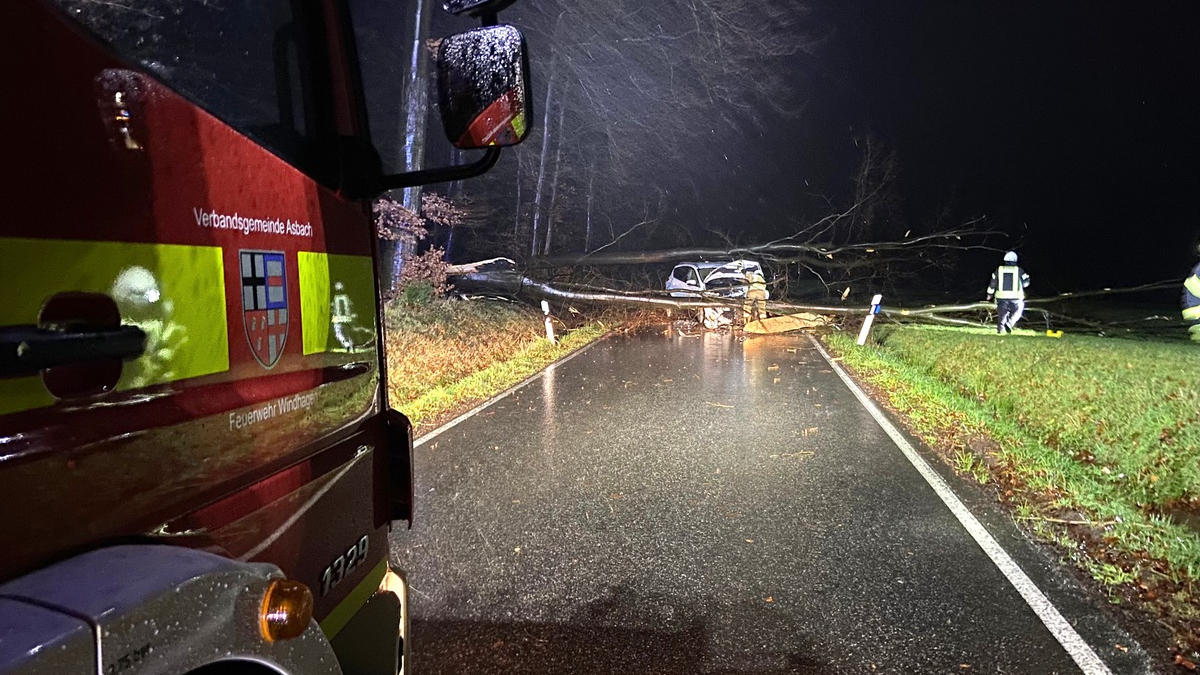FW VG Asbach: Sturmtief Zoltan fordert die Feuerwehren / Kontrolle der Pegelstände an der Wied - Foto: presseportal.de