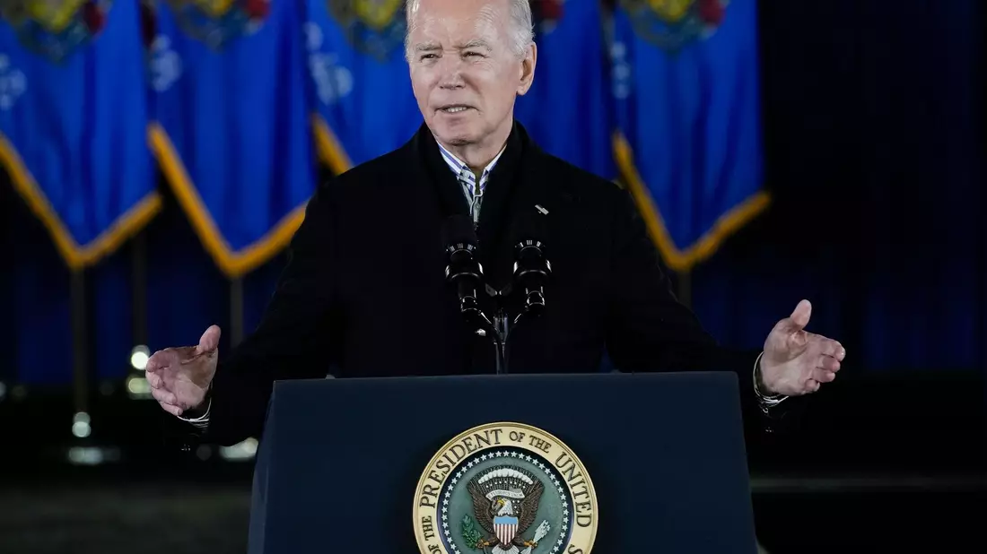 US-Präsident Joe Biden begnadigt elf Menschen, die wegen Drogendelikten verurteilt wurden. Die Rechtslage nach der diese Fälle beurteilt werden, hat sich mit der Zeit sehr verändert. - Bild: Morry Gash/AP/dpa