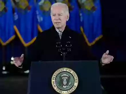 US-Präsident Joe Biden begnadigt elf Menschen, die wegen Drogendelikten verurteilt wurden. Die Rechtslage nach der diese Fälle beurteilt werden, hat sich mit der Zeit sehr verändert. - Foto: Morry Gash/AP/dpa