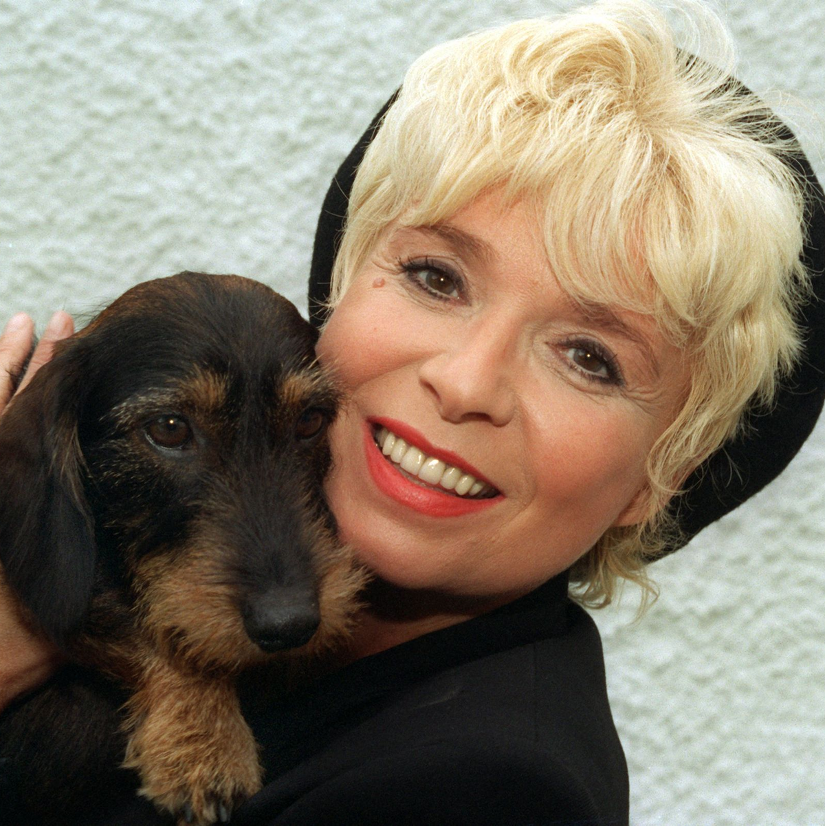 Für ihre Rolle als blondbezopfte Tochter Gaby der chaotischen «Klimbim»-Familie wurde Ingrid Steeger mit dem Adolf-Grimme-Preis ausgezeichnet. - Foto: Ursula Düren/dpa