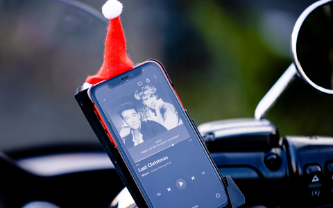 «Last Christmas» ist um die Weihnachtszeit ein Dauerbrenner in den Charts. - Foto: Frank Molter/dpa