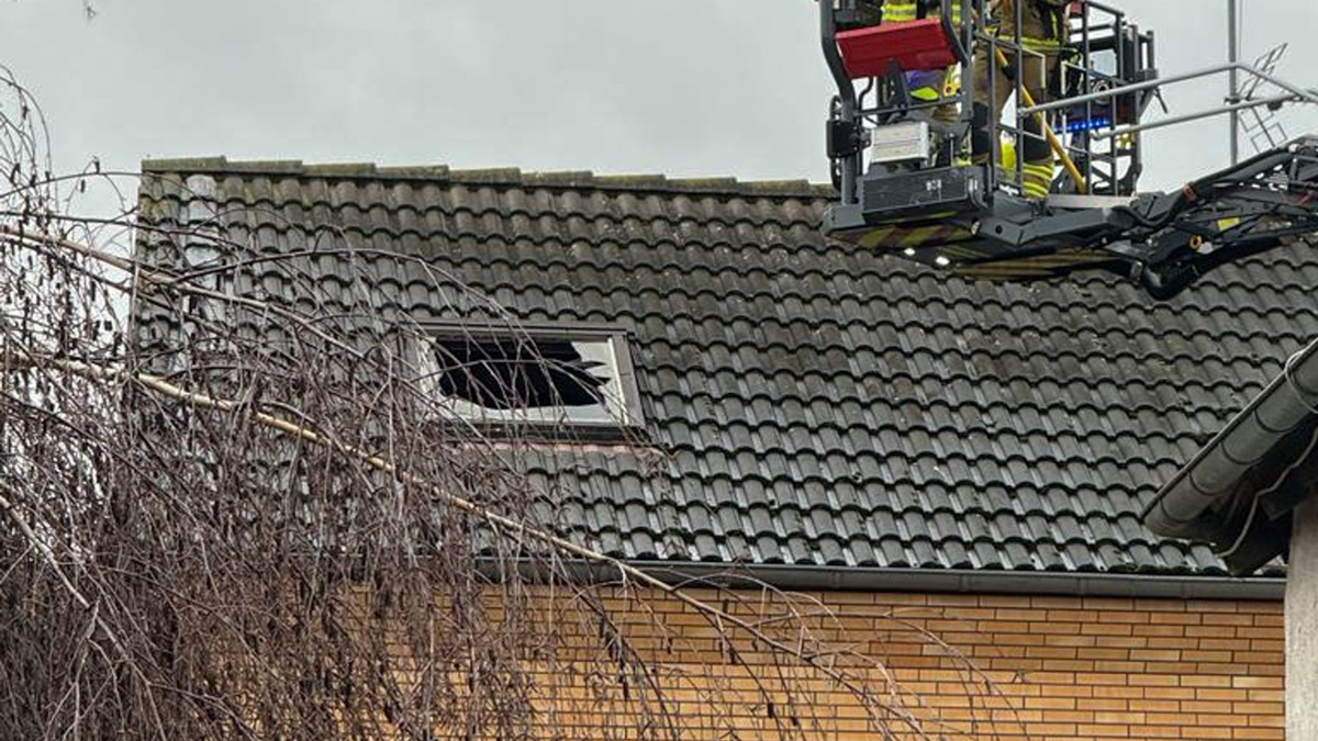 FW Wachtberg: Dachstuhlbrand in Wachtberg-Arzdorf - Foto: presseportal.de
