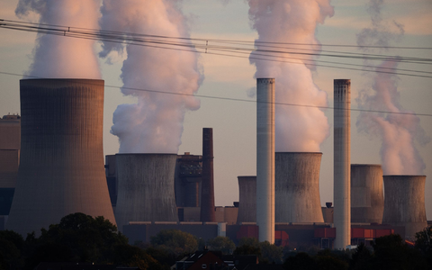 Industriepräsident Siegfried Russwurm hält einen früheren Kohleausstieg fast nicht mehr für möglich. - Foto: Rolf Vennenbernd/dpa