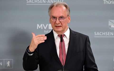 «Es muss jetzt eine Einladung ins Kanzleramt erfolgen», sagt Sachsen-Anhalts Ministerpräsident Reiner Haseloff. - Foto: Federico Gambarini/dpa
