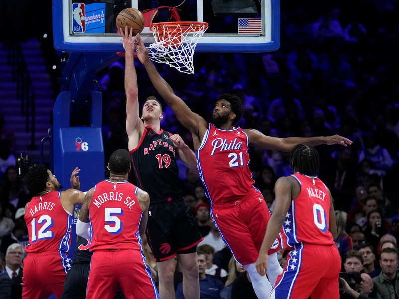 Joel Embiid (21) war der überragende 76ers-Akteur beim Siege gegen Toronto. - Foto: Matt Slocum/AP/dpa