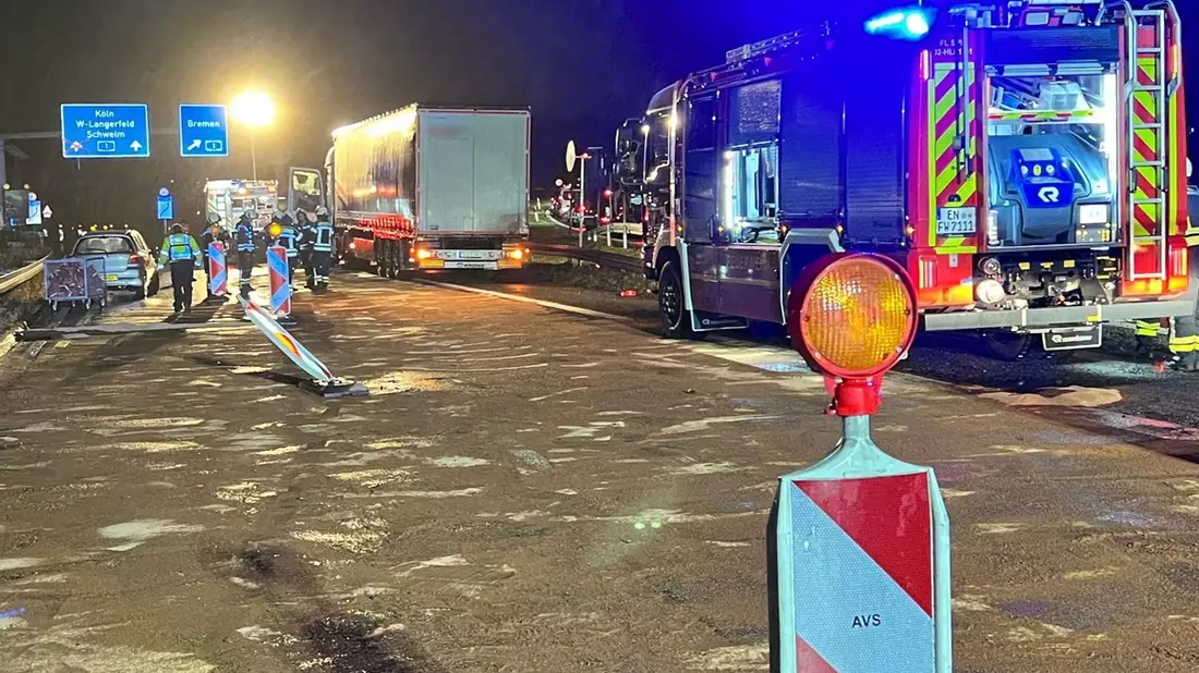 FW-EN: Große Mengen Dieselkraftstoff verunreinigen nach Unfall die A43 - Bild: presseportal.de
