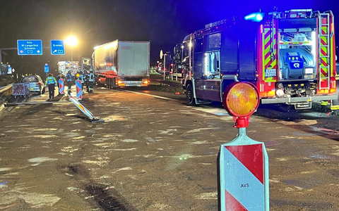 FW-EN: Große Mengen Dieselkraftstoff verunreinigen nach Unfall die A43 - Foto: presseportal.de