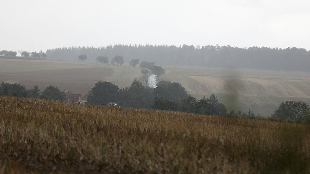 Regen auf dem Land (Archiv) - Foto: über dts Nachrichtenagentur