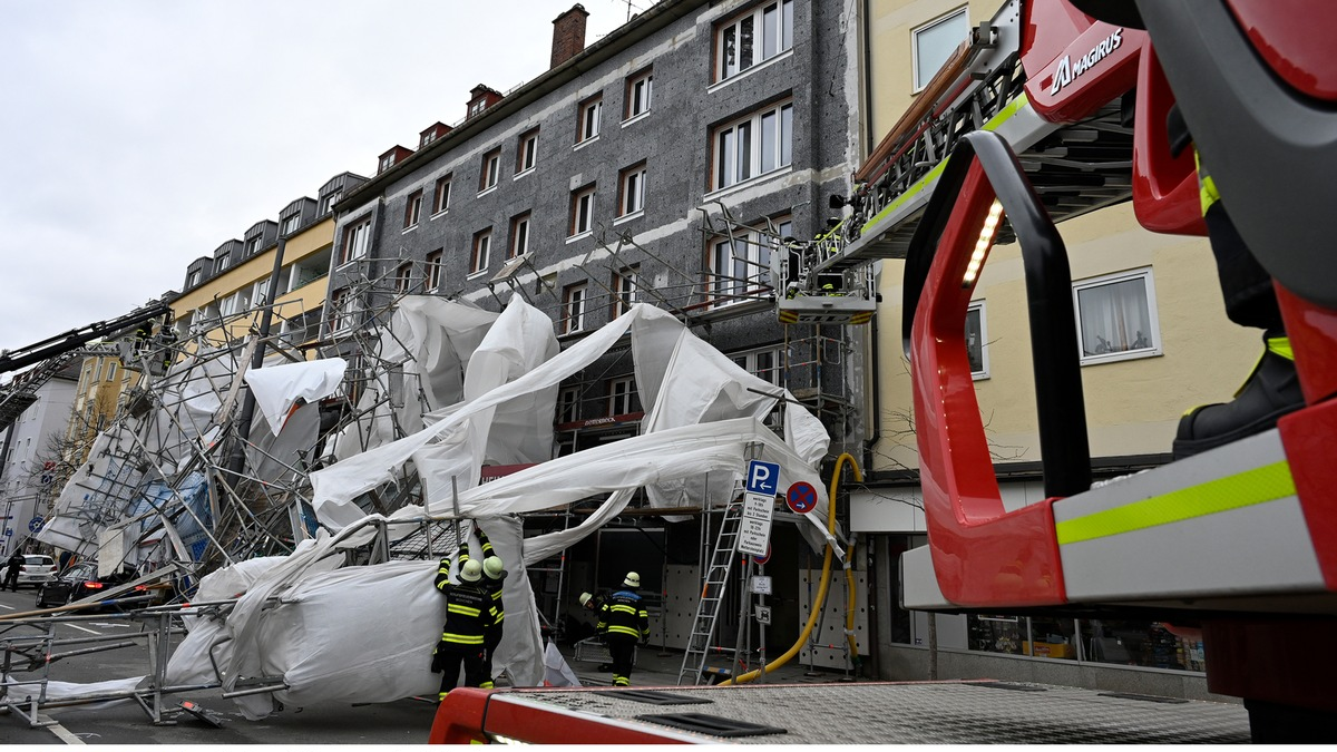 FW-M: Gerüsteinsturz - Eine Person wird verletzt (Giesing) - Foto: presseportal.de