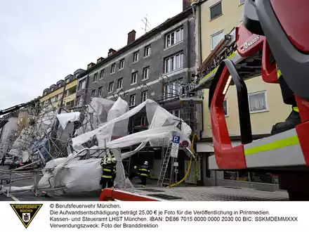 FW-M: Gerüsteinsturz - Eine Person wird verletzt (Giesing) - Foto: presseportal.de