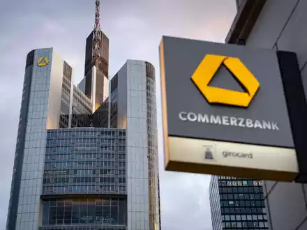 Die italienische Großbank Unicredit steigt bei der Commerzbank an (Archivfoto). - Foto: Frank Rumpenhorst/dpa