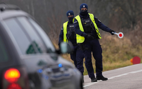 Der Fahrer flüchtete vom Unfallort, konnte aber später von der Polizei festgenommen werden. (Symbolbild) - Foto: Matthias Schrader/AP/dpa