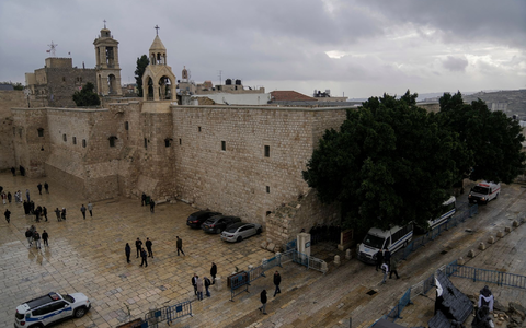 Die Geburtskirche in Bethlehem gilt traditionell als Geburtsort Jesu. - Foto: Mahmoud Illean/AP/dpa