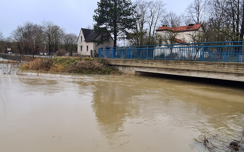 FW Lehrte: Hochwasserlage im Stadtgebiet Lehrte - Foto: presseportal.de
