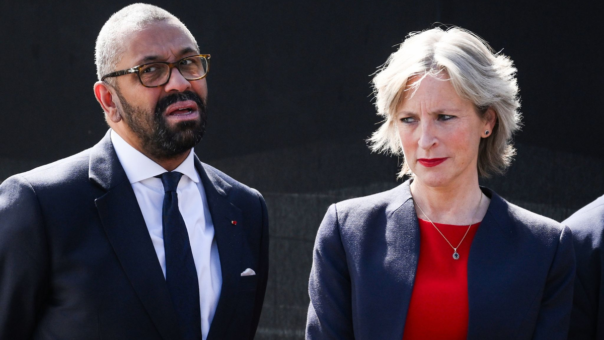 Der britische Innenminister James Cleverly mit seiner Frau Susannah Cleverly. - Foto: Daniel Leal/PA Wire/dpa