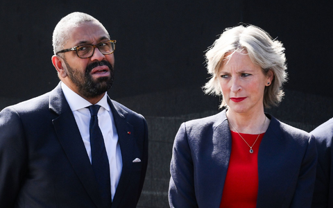Der britische Innenminister James Cleverly mit seiner Frau Susannah Cleverly. - Foto: Daniel Leal/PA Wire/dpa