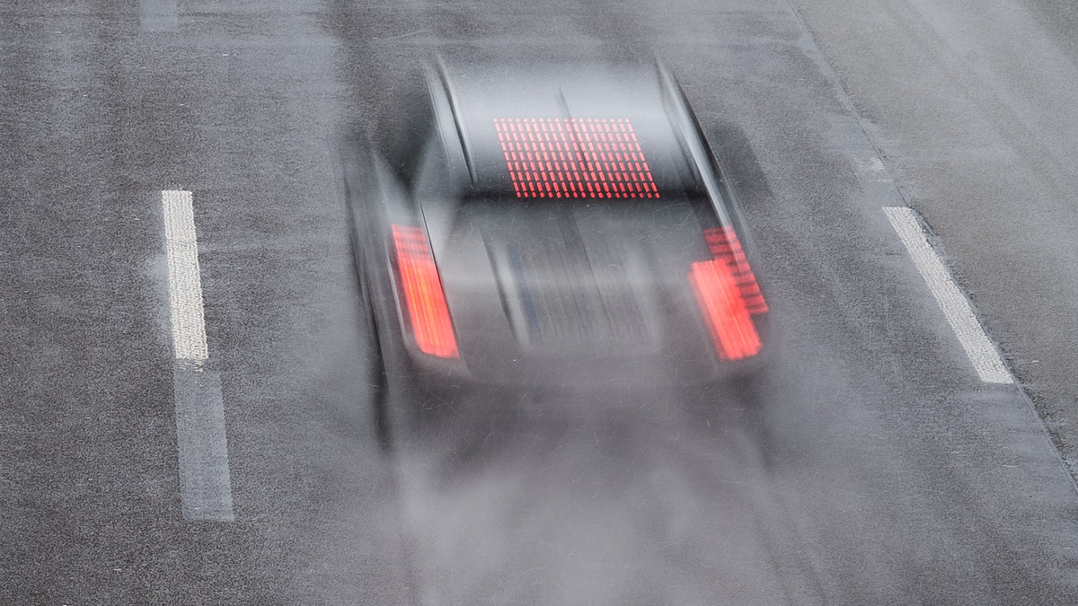 Mir rasender Geschwindigkeit unterwegs - ohne Führerschein und unter Drogeneinfluss. (Symbolbild) - Foto: Silas Stein/dpa