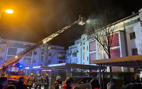 FW-OG: Brand am Weihnachtsabend - Zimmerbrand mit Menschenrettung - Foto: presseportal.de